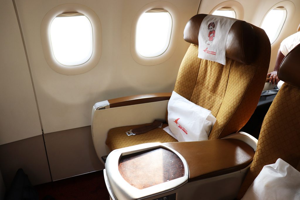 Air India Domestic Business Class Review da Kochi a Mumbai CardExpert